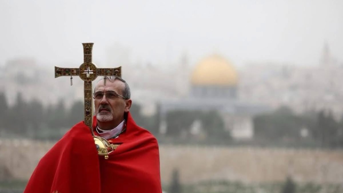 El día de ayer, el cardenal Pierbattista Pizzaballa bendijo Jerusalén con las reliquias de la Santa Cruz, tras impedírsele entrar al Santo Sepulcro