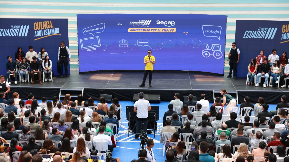 El presidente de Ecuador, Daniel Noboa, presentó este 31 de marzo en Cuenca el programa 'Compromiso por el Empleo'.