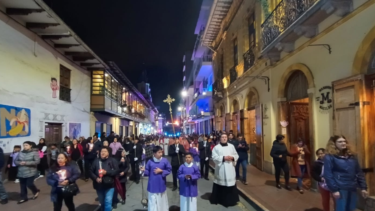La procesión de los pasos duró alrededor de 3 horas,