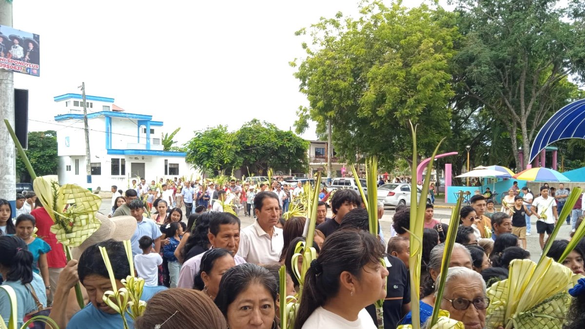 Decenas de devotos en la provincia de Santa Elena participaron en las procesiones del Domingo de Ramos