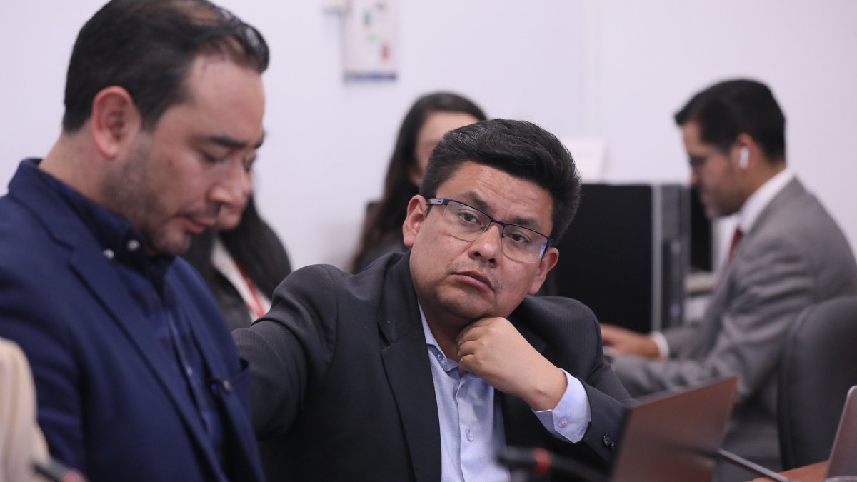 El legislador, Luis Fernando Molina, indicó que la admisión de la medida cautelar suspende temporalmente la aplicación del acuerdo laboral.