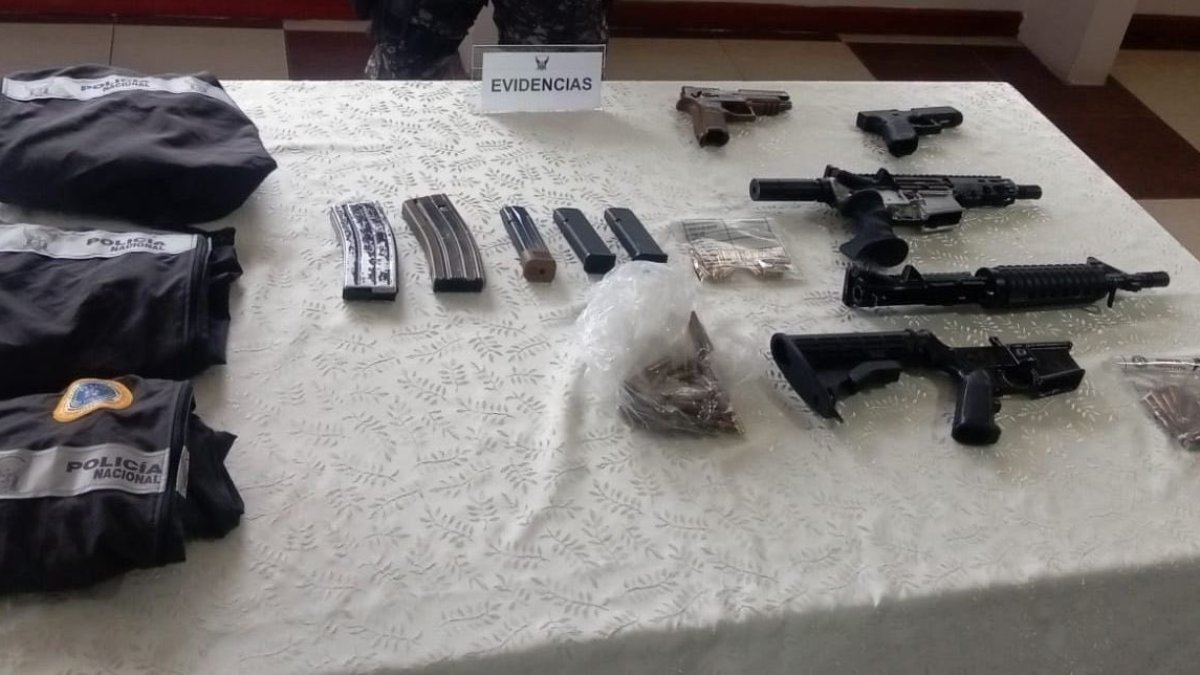 Dos personas, un hombre y una mujer con antecedentes por robo, fueron aprehendidas en Cuenca