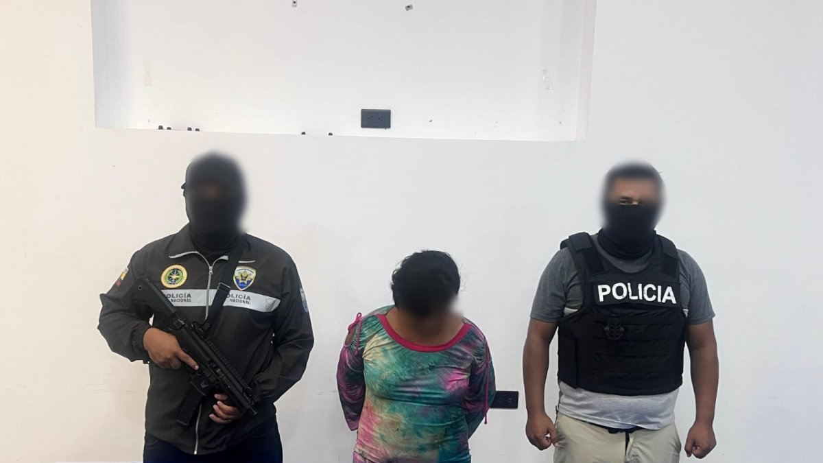 Una mujer fue aprehendida en Machala durante un operativo de la Policía Nacional.
