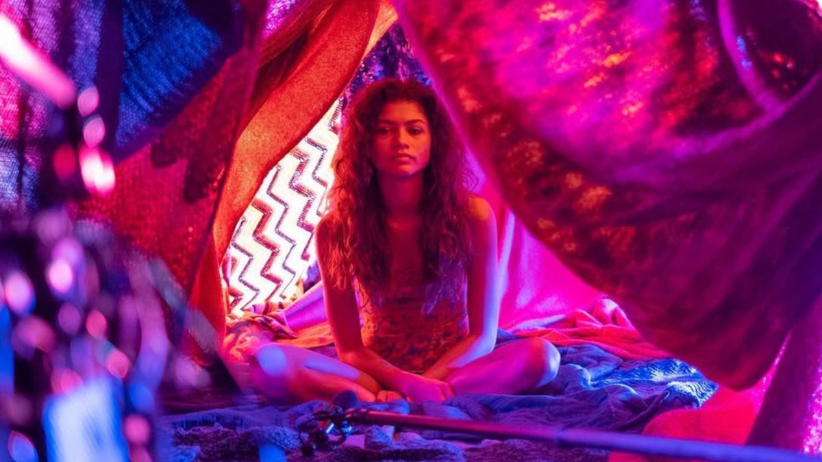 La serie se basa en las experiencias de la vida real del actor Sam Levinson