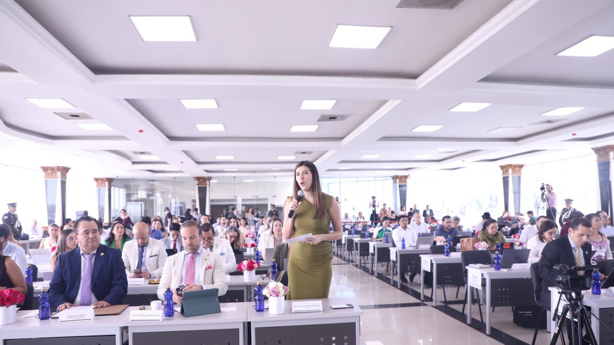 La asambleísta Valentina Centeno presentó las modificaciones al proyecto de ley de vivienda social.