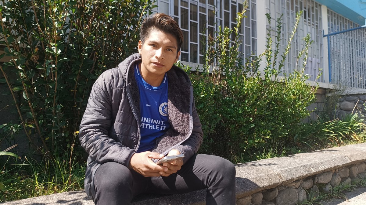 El padre de los mellizos que llegaron a Cuenca con complicaciones respiratorias permanece en el hospital a espera que se recuperen sus pequeños.