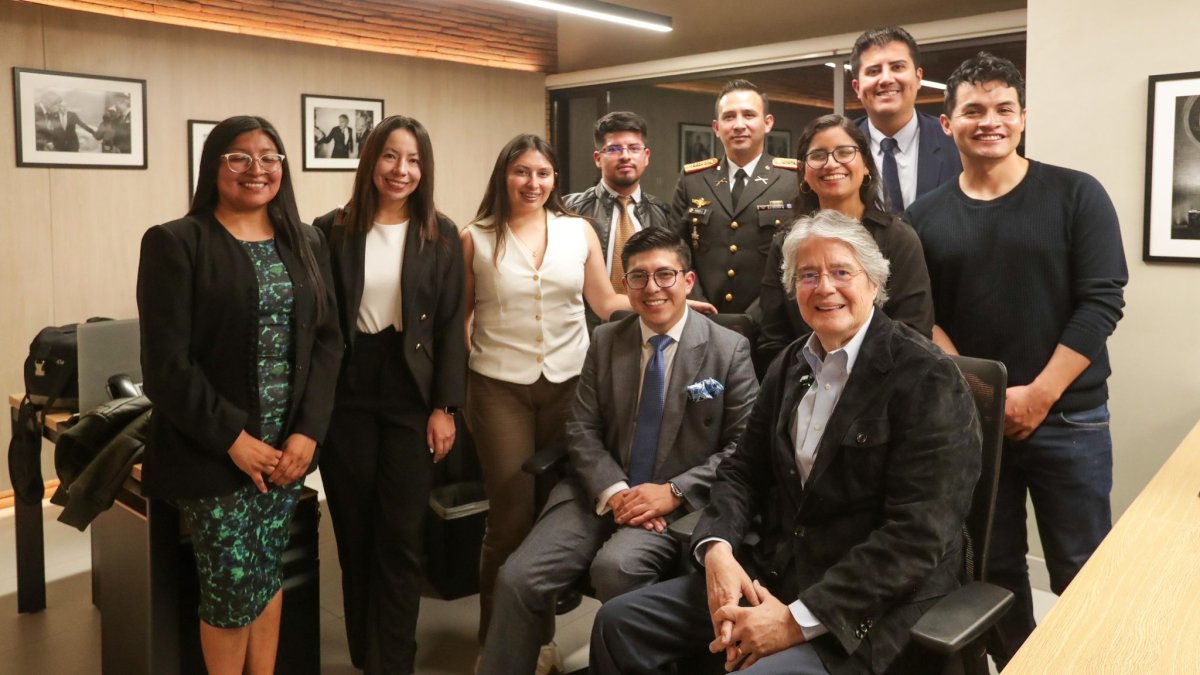 Los 10 becarios del programa de Becas Guillermo Lasso Mendoza impulsan su formación de maestría en Ecuador con apoyo académico y financiero de Guillermo Lasso Mendoza