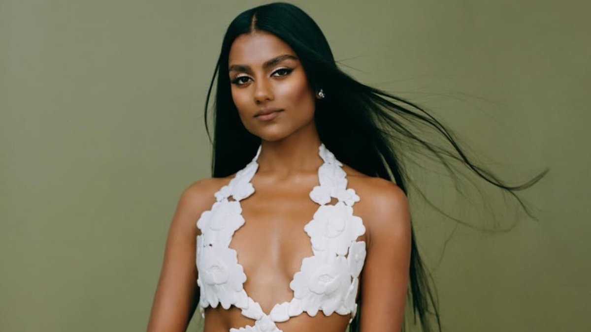 En 2018 la británica debutó como actriz con un pequeño papel en la película Boogie Man, donde interpretó a Aarti