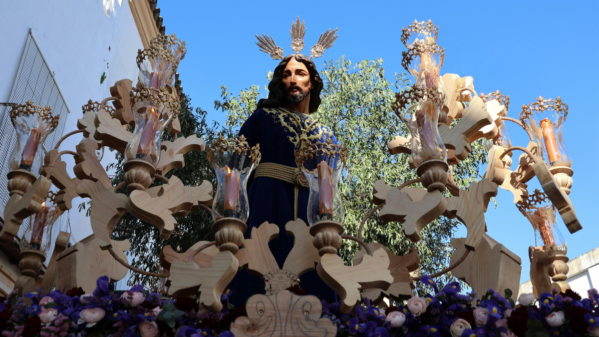 Procesiones religiosas marcan la agenda de Semana Santa en Ecuador.