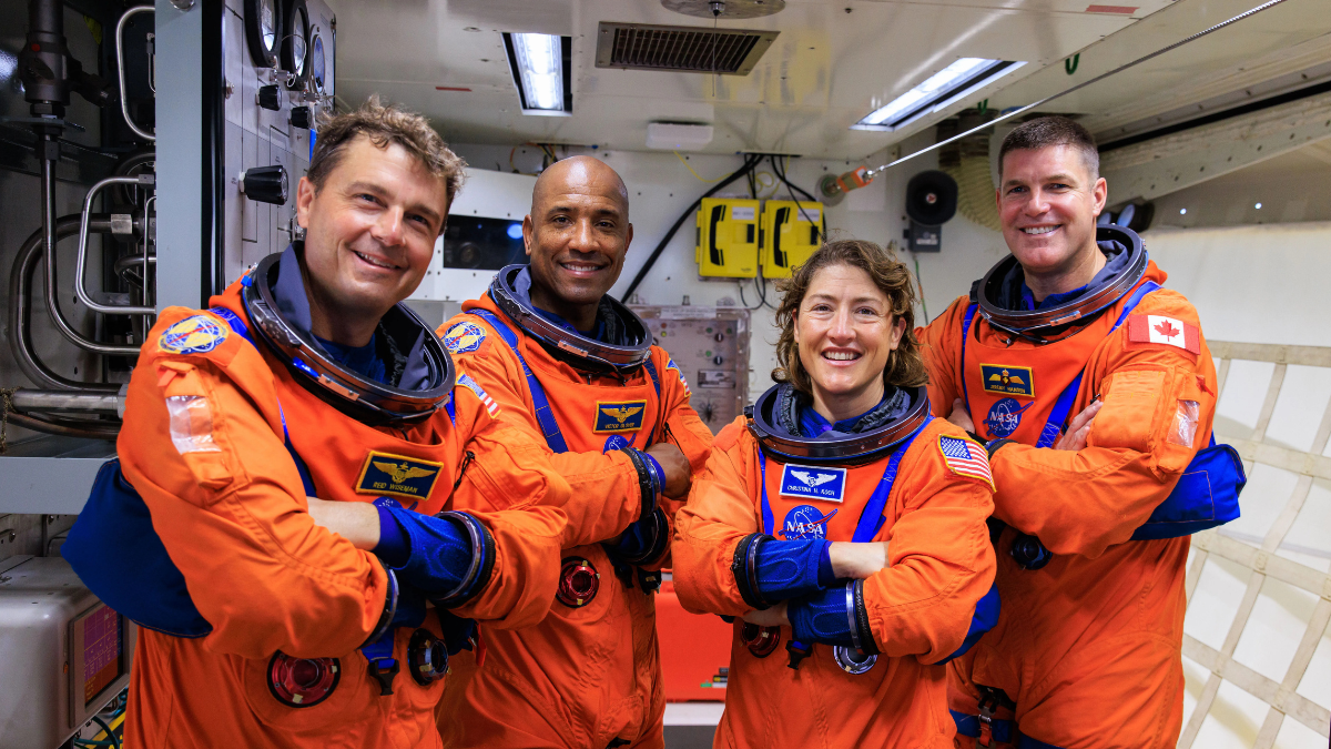 Los cuatro astronautas de la misión Artemis II, en una imagen de archivo durante su preparación. Este 2 de abril se actualiza la ubicación de la tripulación.