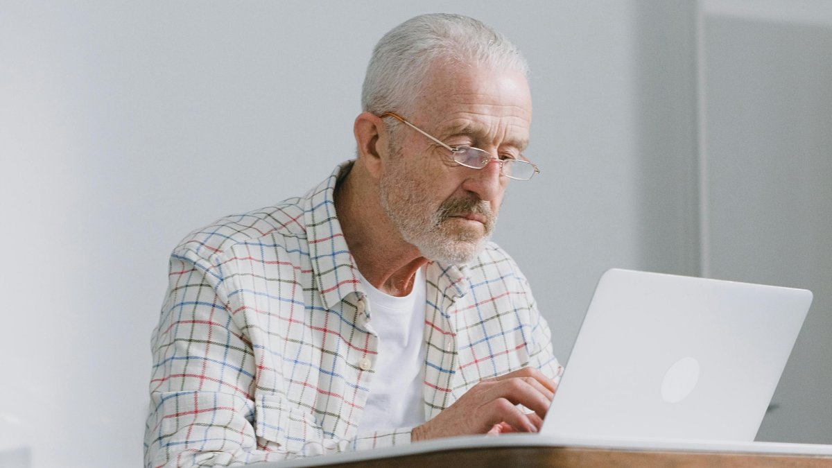 El trámite digital del SRI permite gestionar la devolución del IVA, pero no todas las facturas aparecen automáticamente.