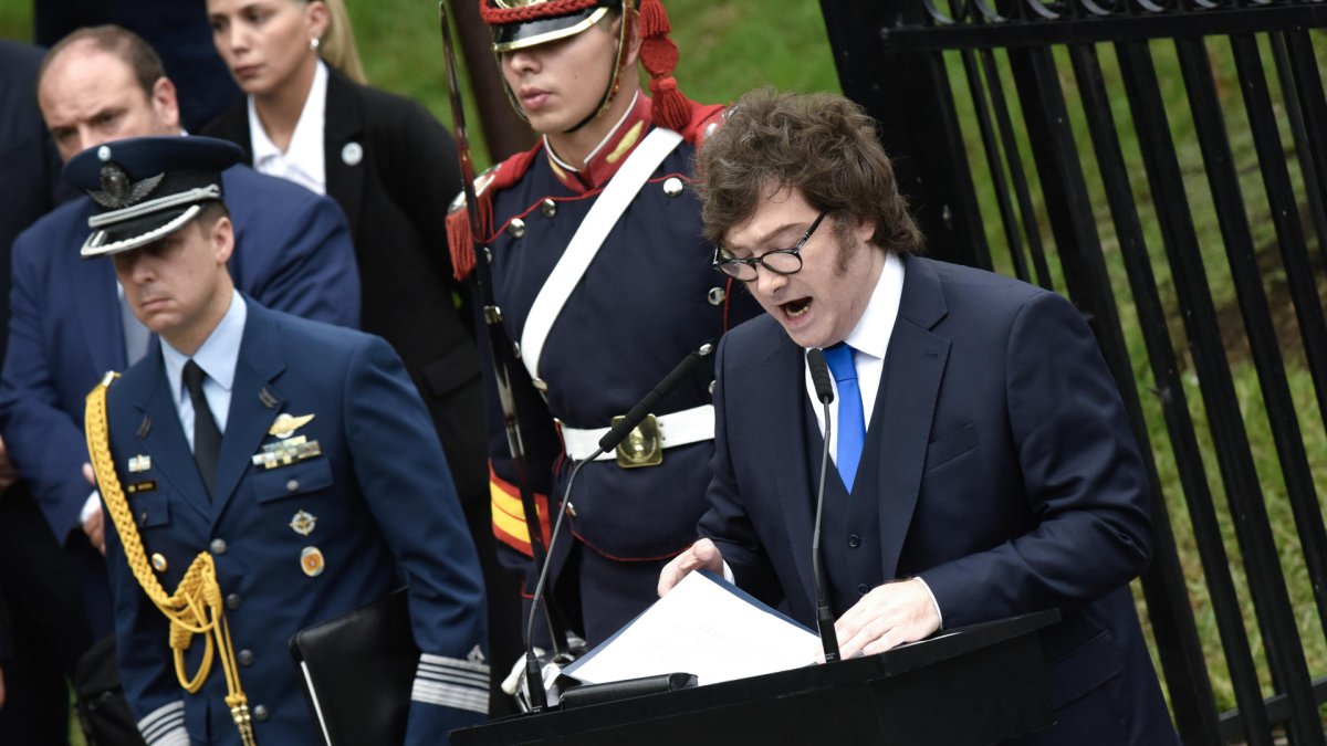 Javier Milei, habla en la conmemoración del Día del Veterano y de los Caídos en la Guerra de las Malvinas este 2 de abril de 2026, en Buenos Aires (Argentina).