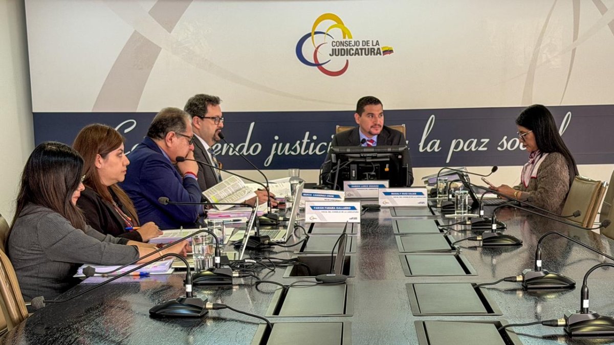 El pleno del Consejo de la Judicatura ordenó la destitución tras el fallo de la Corte Constitucional que ordena activar el proceso disciplinario.