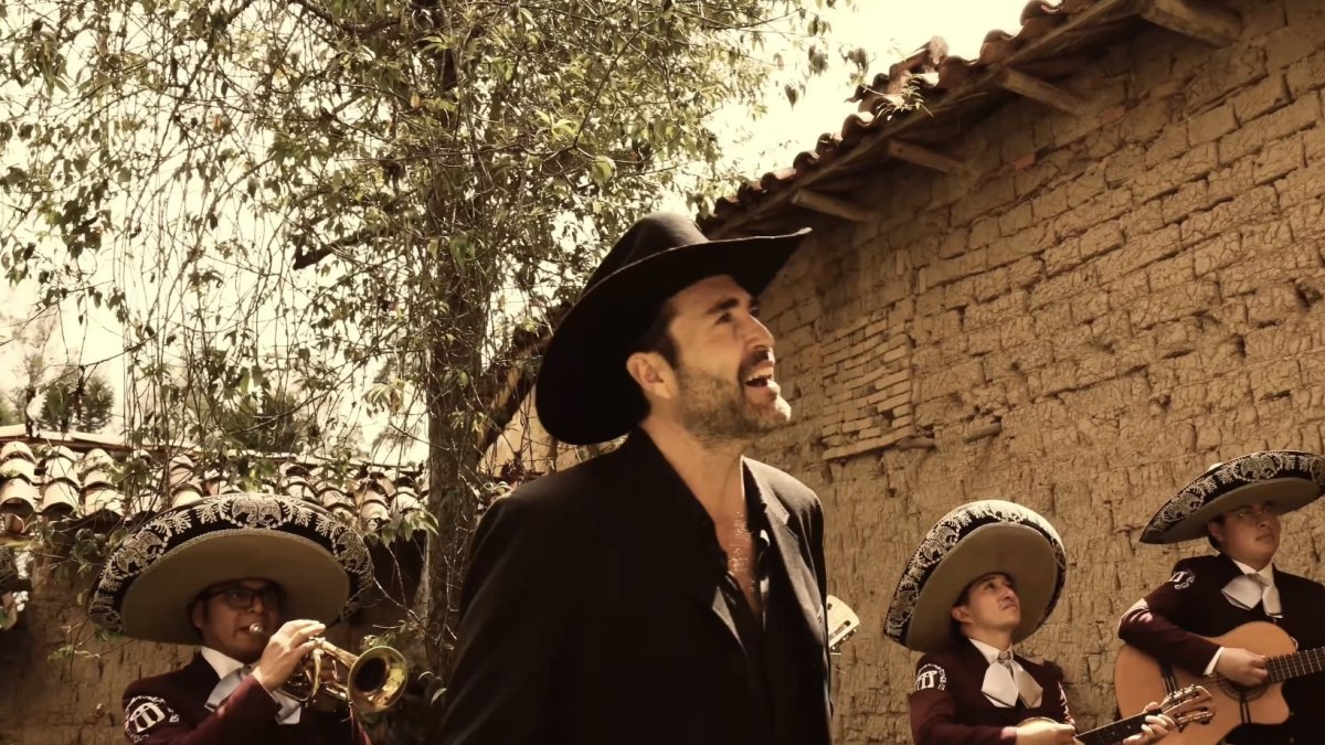 El cantante regresa a los escenarios con un sencillo que acopla la balada con el ranchero contemporáneo.