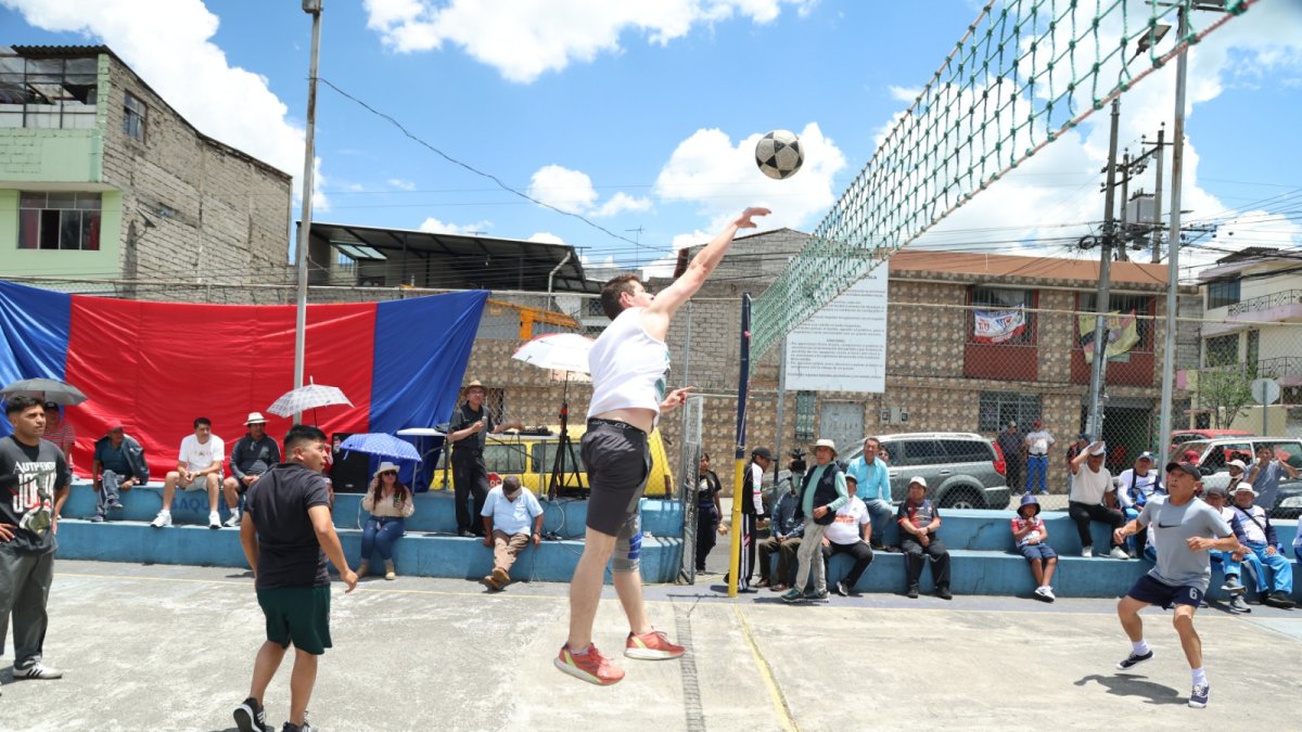 Como parte de los homenajes se llevó a cabo la primera edición de la Copa Jorge Arturo Carrera, que se realizará cada año para recordar al pionero del ecuavóley.