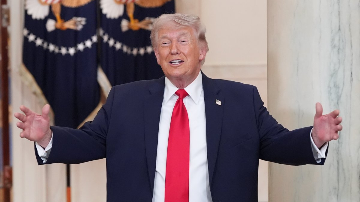 El presidente de Estados Unidos, Donald Trump, insiste en atacar masivamente a Irán si no permite el paso de buques por el estrecho de Ormuz.