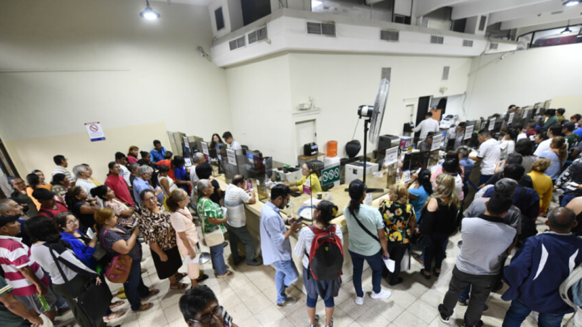 Las personas, en su mayoría, asisten a realizar el pago de forma presencial.