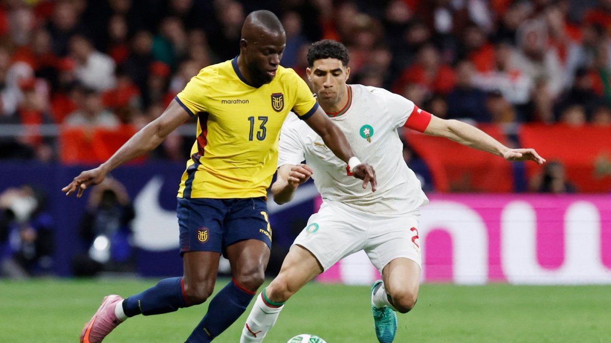 El experimentado delantero Enner Valencia (i) será el encargado de comandar el ataque de la Tricolor para el Mundial 2026.