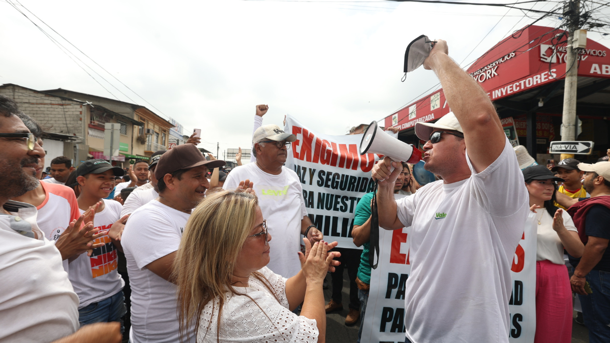 Referenciales. Ciudadanos participan en una manifestación pública, en un contexto de reclamos sociales y políticos.