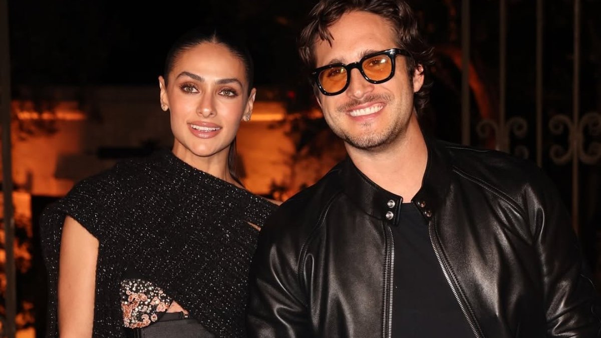 Diego Boneta con la actriz Renata Notni.