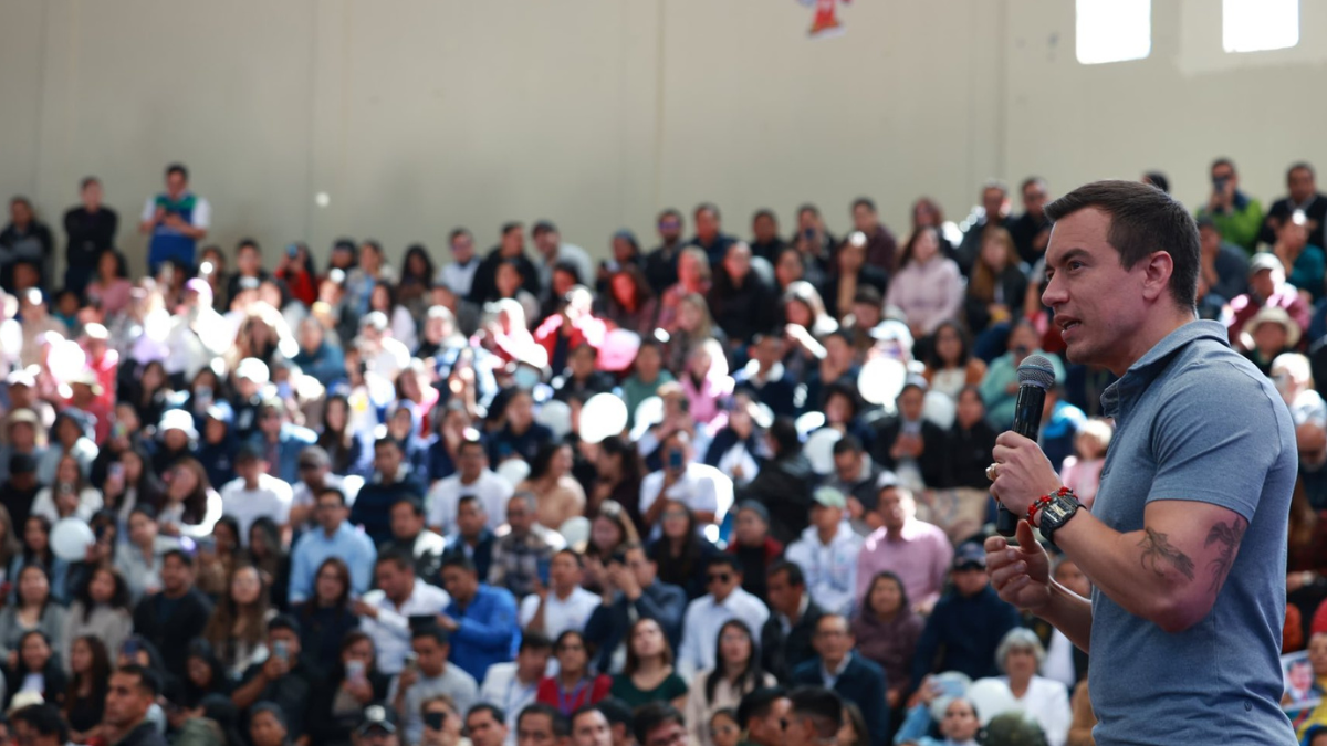 Daniel Noboa estuvo en Cuenca, con beneficiarios del Seguro Social Campesino.
