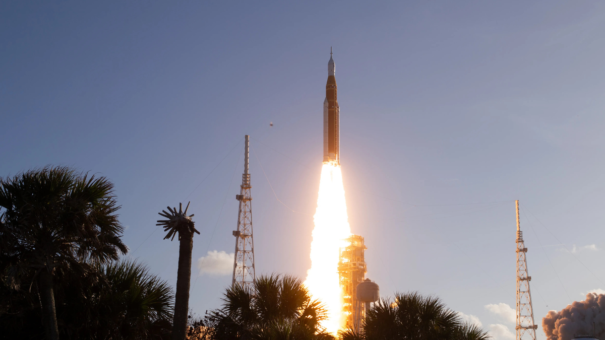 Artemis II lleva a bordo a ‘Rise’, el peluche que funcionará como indicador de gravedad cero en su viaje a la Luna.