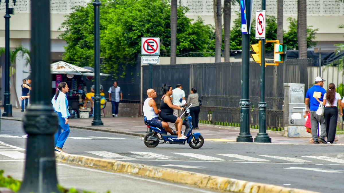 Los scooters eléctricos se han vuelto un vehículo más de libre circulación en las vías de la ciudad