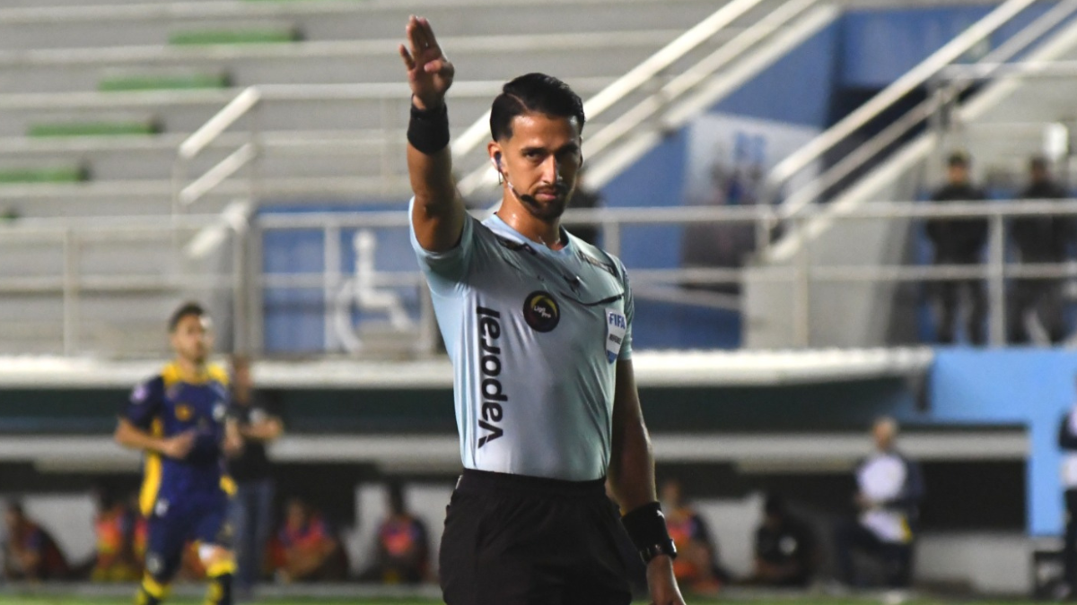 Robert Cabrera dirigirá otra vez el Liga de Quito vs Barcelona.