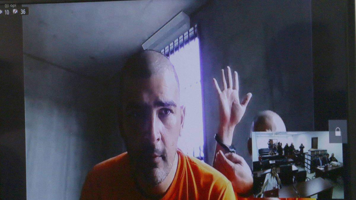 La revocatoria de la prisión preventiva dictada contra el alcalde de Guayaquil, Aquiles Álvarez no implicó su salida inmediata de la cárcel.