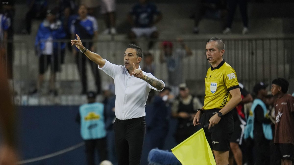 Vicente Sánchez, entrenador uruguayo que dirige a Emelec.
