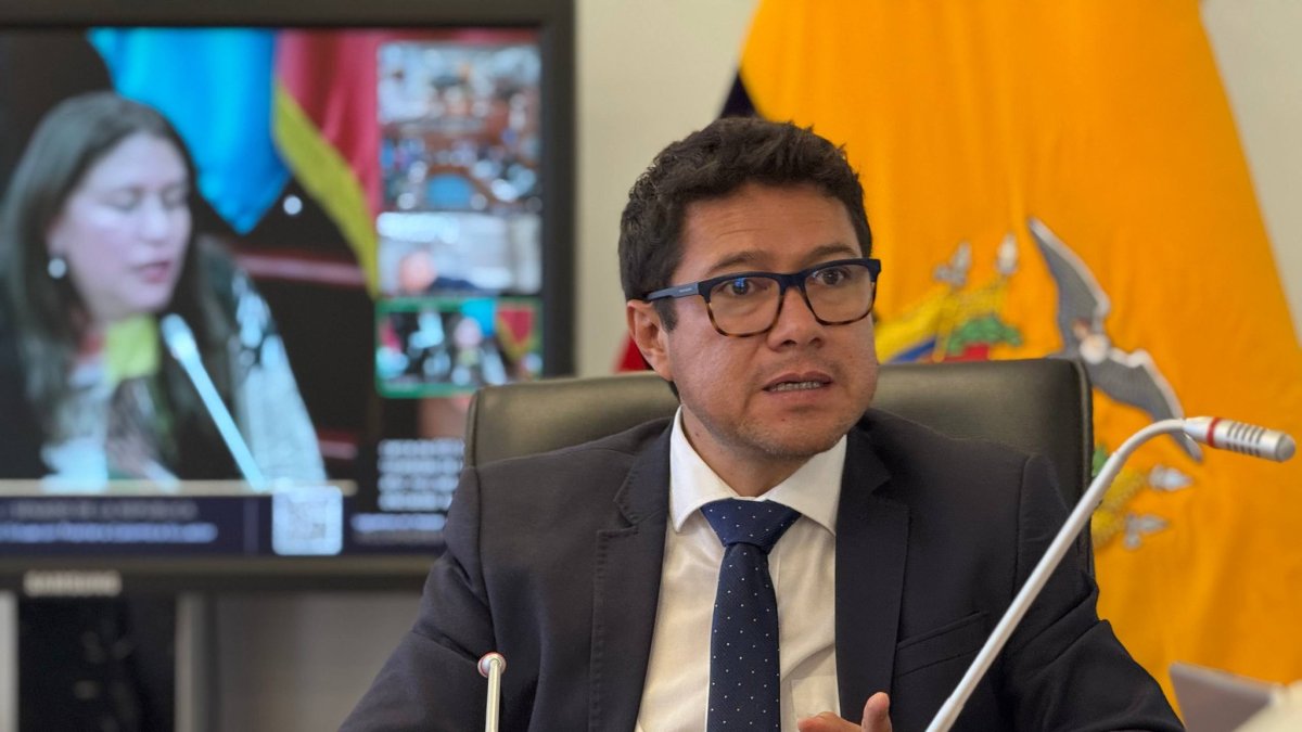 Héctor Rodríguez presenta documento firmado por asambleístas que exige tregua arancelaria al Gobierno.