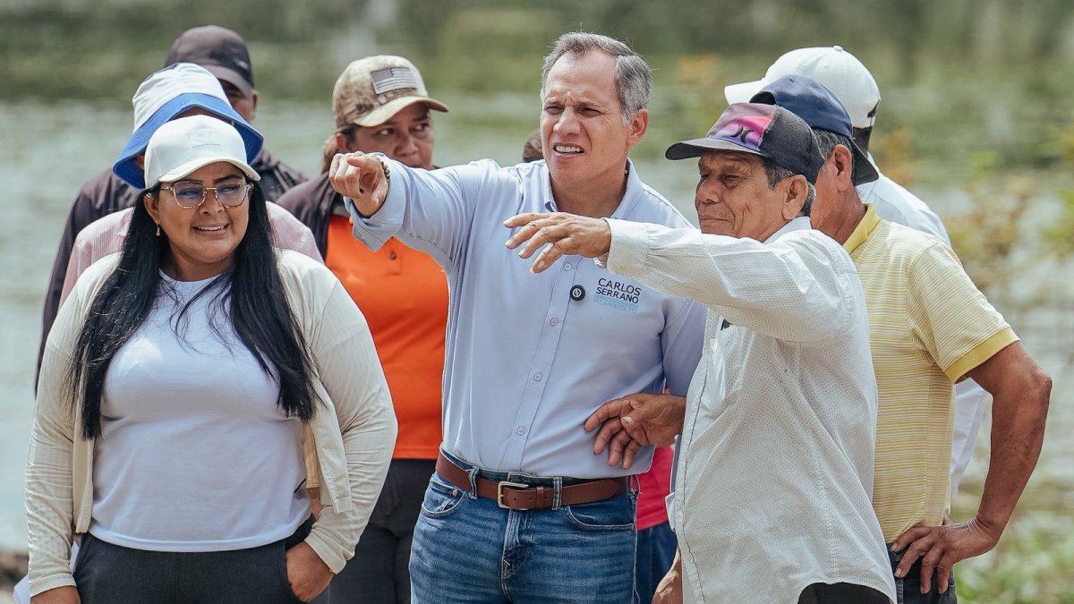 Carlos Serrano, viceprefecto, en un recorrido por el Guayas