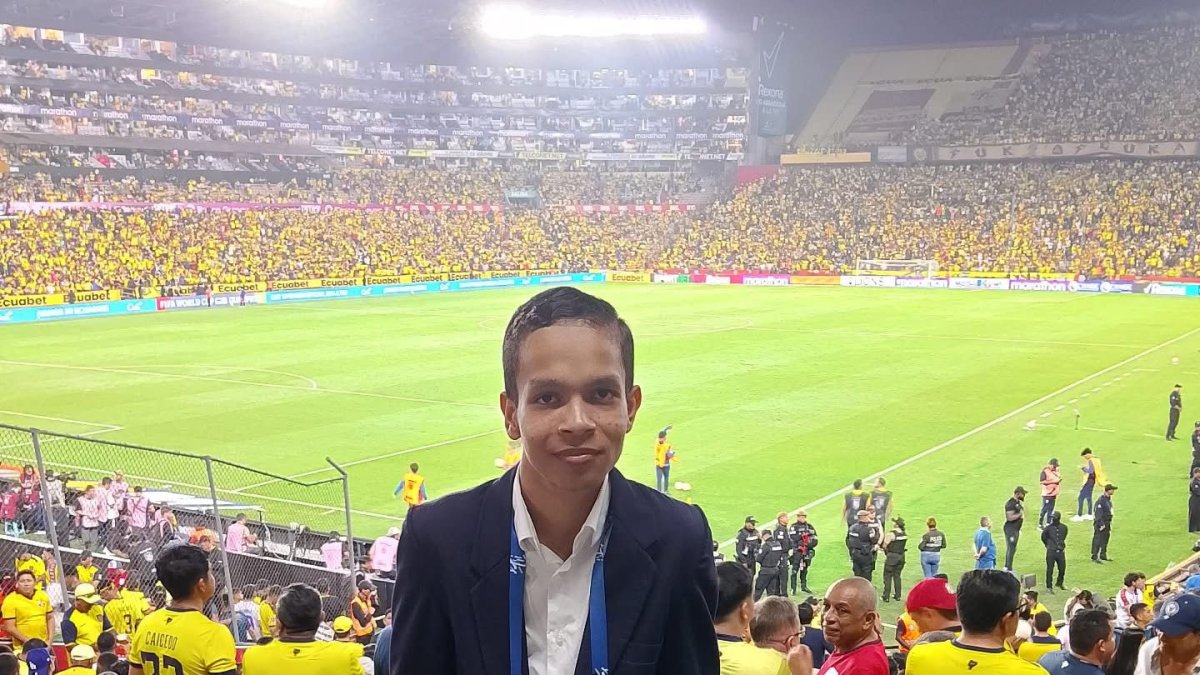 El periodista Ángel Barrera organizó una rifa para cumplir su sueño de cubrir un partido internacional en Buenos Aires.