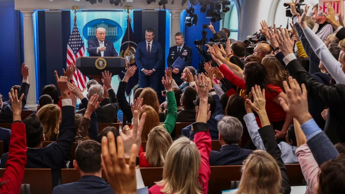 El alza del petróleo por el conflicto en Irán impacta en los precios globales, elevando costos de producción, transporte e inflación en varios países, incluido Ecuador.