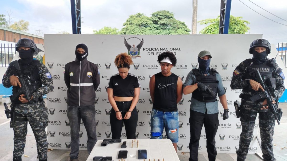 El operativo se ejecutó en la parroquia Río Verde y dejó dos detenidos y armas incautadas.
