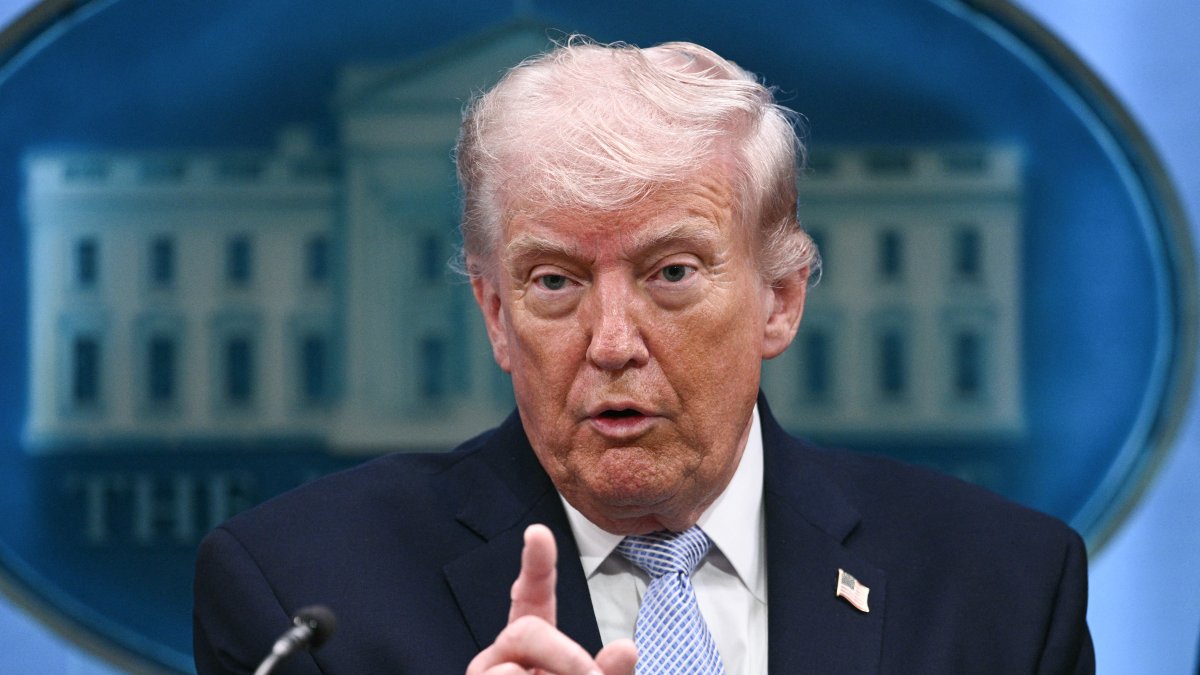 Donald Trump cesó sus amenazas de atacar de forma contundente a Irán.