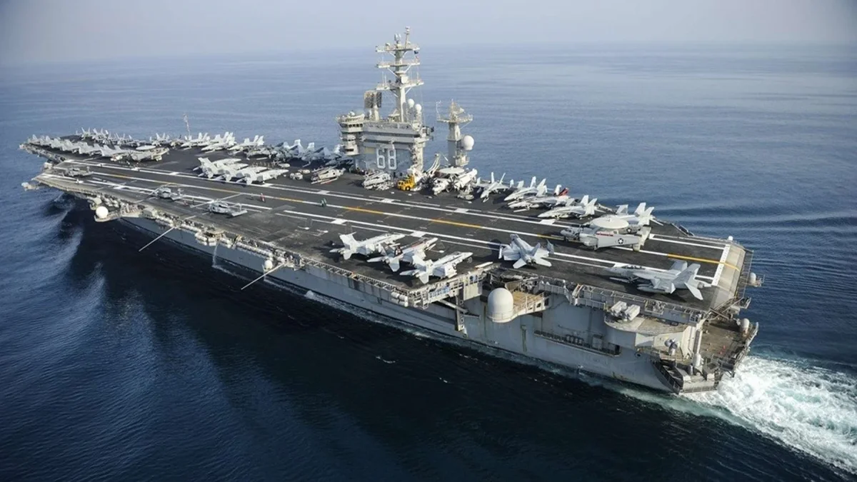 USS Nimitz es el buque líder de su clase y uno de los portaaviones más grandes del mundo.