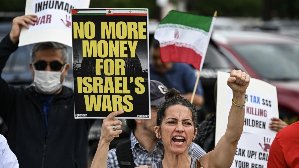 Protestas en Houston, Estados Unidos, contra la guerra en Medio Oriente.