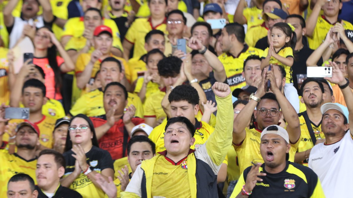 Los barcelonistas esperan que su equipo saque puntos ante Boca Juniors.