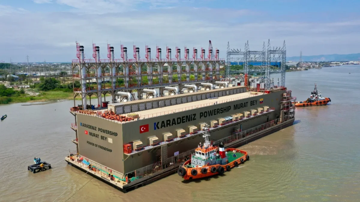 Elecaustro adjudicó en marzo de 2026 a Karpowership el contrato de generación térmica flotante Esclusas IV.