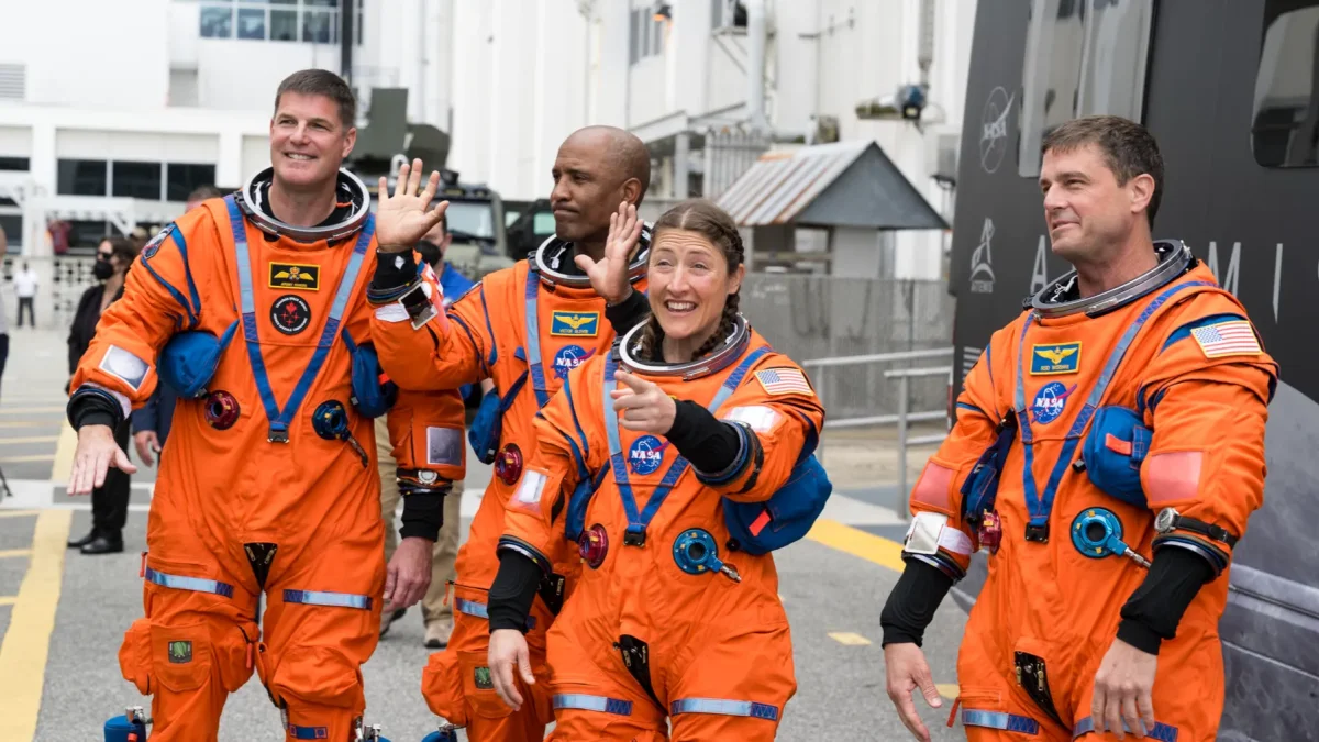 Fotografía cedida por la NASA en la que aparecen los integrantes de la tripulación de la misión Artemis II.