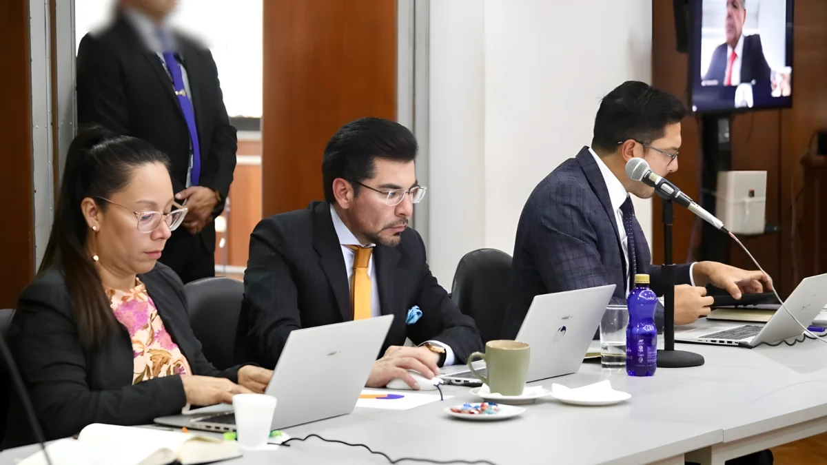 Referencial. Autoridades durante una reunión en el marco de operativos contra el crimen organizado en Ecuador.