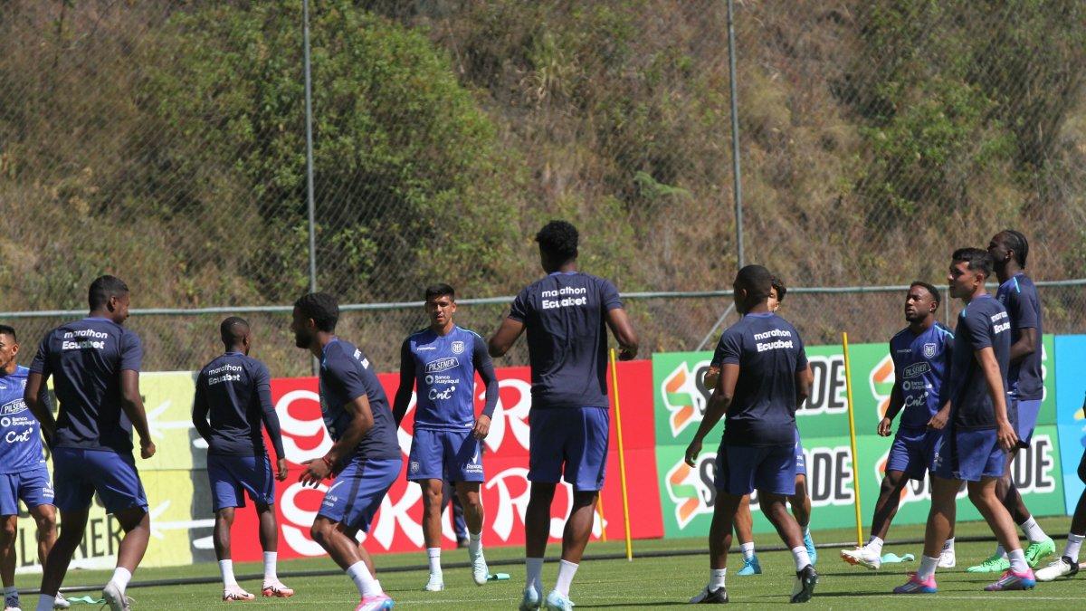 EN LA CASA DE LA SELECCION DEL ECUADOR SE REALIZÓ EL PRIMER ENTRENAMIENTO CON SEBASTIÁN BECCACECE PREVIO ALOS PARTIDOS POR ELIMINATORIAS CONTRA BRASIL Y PERÚ