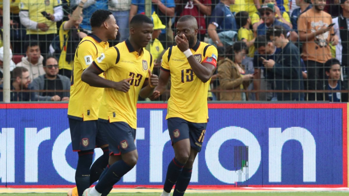 Moisés Caicedo (c) es el referente de la selección de Ecuador.