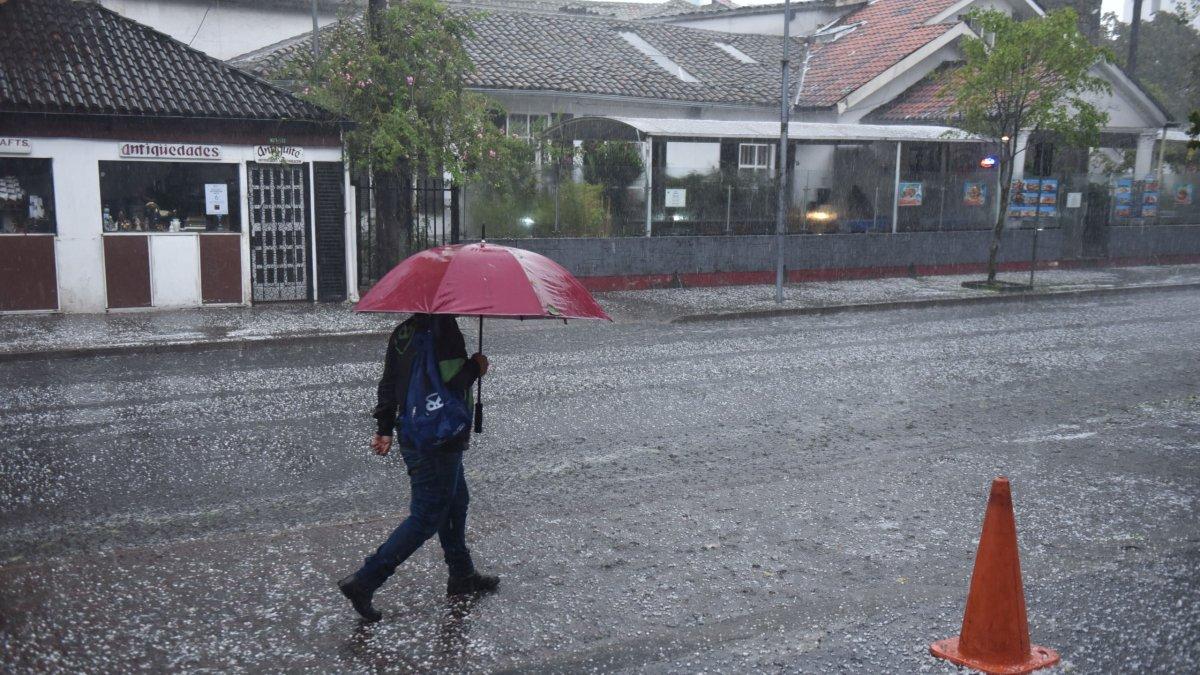 Las fuertes lluvias persisten en Quito este 27 de febrero.
