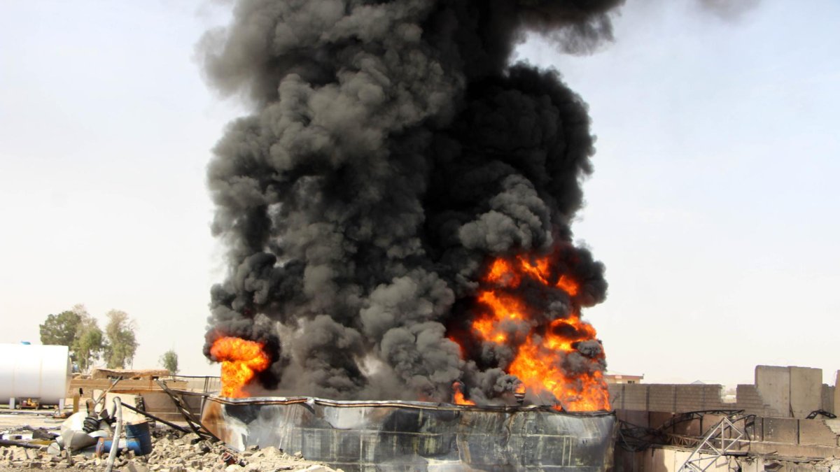 Un ataque aéreo pakistaní cerca del aeropuerto de Kandahar, en Kandahar, Afganistán, el 13 de marzo de 2026.