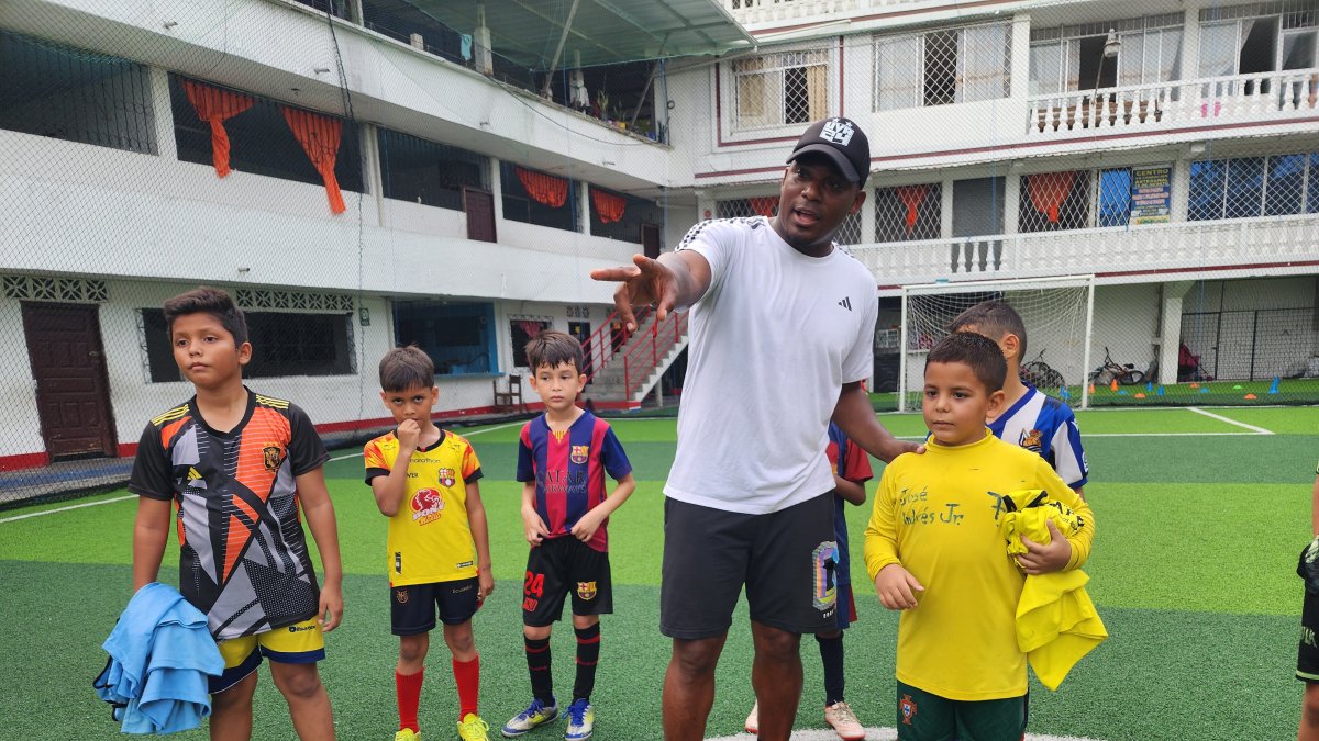 Armando Wila (foto) aporta ritmo y alegría en cada práctica diaria mientras David Valencia enseña técnica y disciplina.