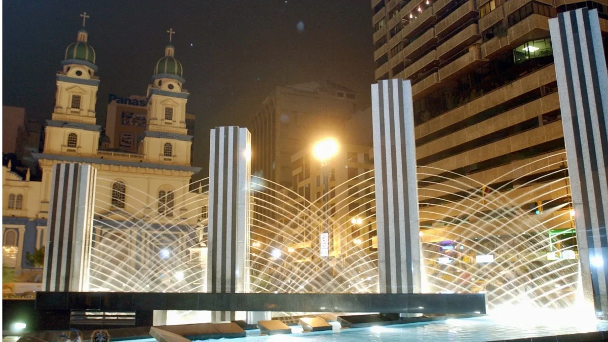 Guayaquil puede resurgir, como lo hizo en los años 90, con el esfuerzo ciudadano, bajo el lema Guayaquil vive por ti.