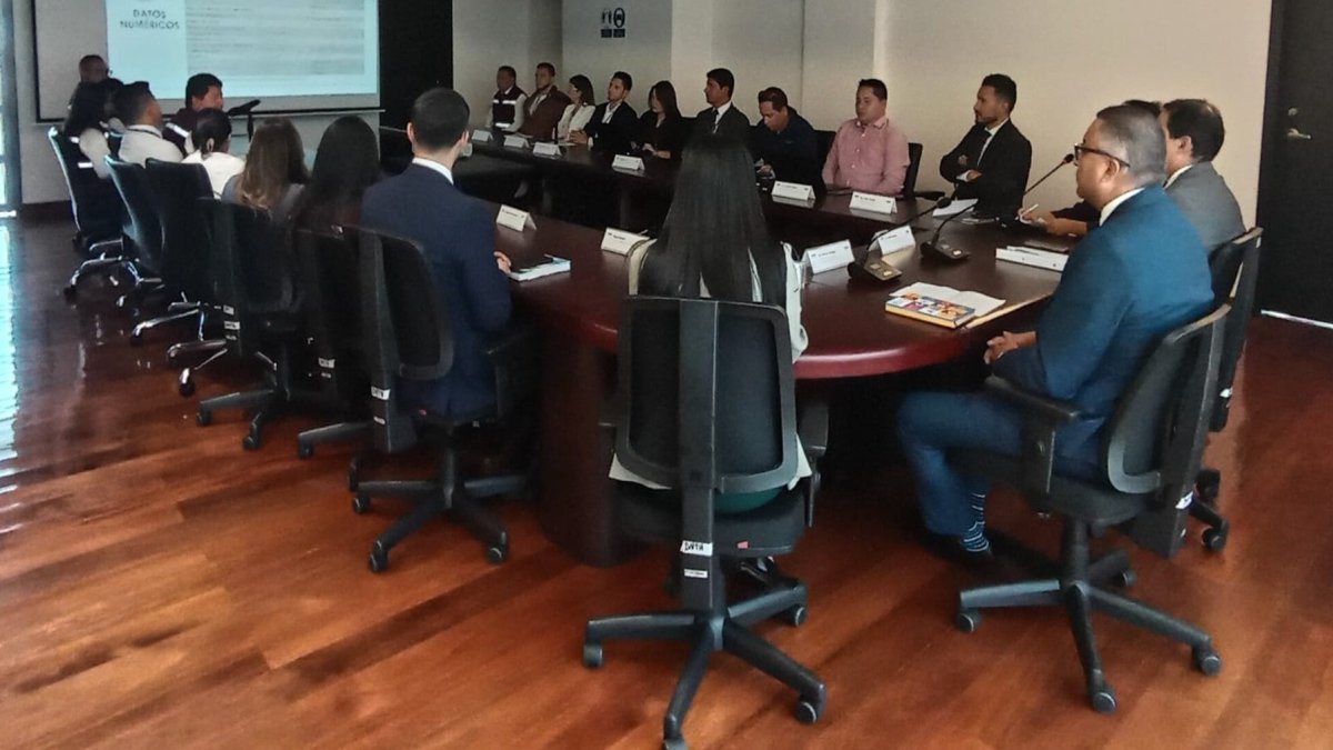 Los funcionarios de la Contraloría revisan los procesos ejecutados por los GAD y luego determinan las responsabilidades, en caso de irregularidades.