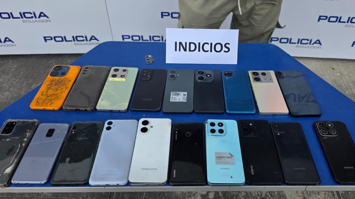 Como evidencia, la Policía encontró los 19 celulares cuya procedencia no pudo justificar el detenido.
